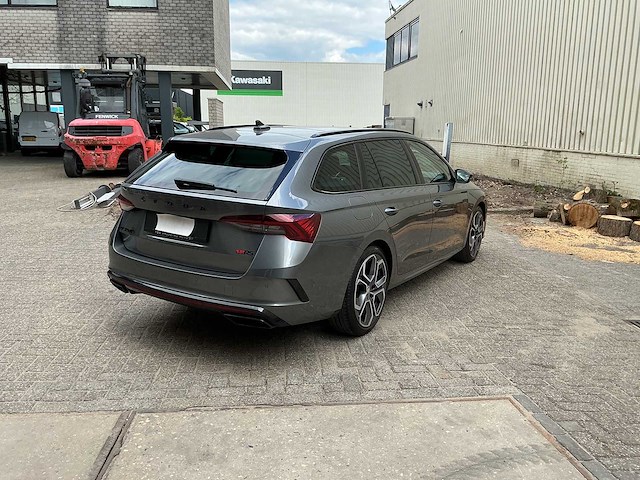 Skoda - octavia combi - 4x4 rs plus 2.0 tdi - car - 2023 - afbeelding 30 van  33