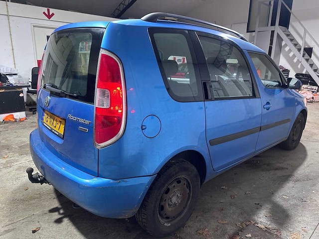 Skoda - roomster - 1.4-16v tour - 18-nxj-7 - afbeelding 15 van  19