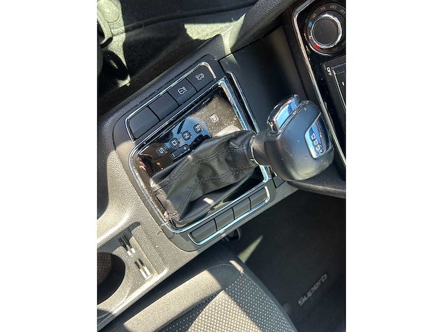 Skoda - superb - 1.8 tsi comfort - car - 2010 - afbeelding 6 van  30