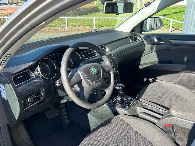 Skoda - superb - 1.8 tsi comfort - car - 2010 - afbeelding 24 van  30