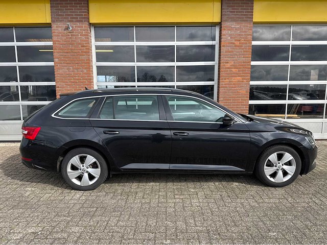 Skoda - superb combi - 1.4 tsi act amb. bns - personenauto - 2016 - afbeelding 17 van  21