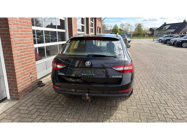 Skoda - superb combi - 1.4 tsi act amb. bns - personenauto - 2016 - afbeelding 2 van  26