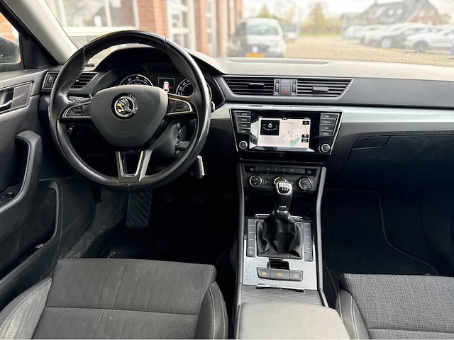 Skoda - superb combi - 1.4 tsi act amb. bns - personenauto - 2016 - afbeelding 4 van  26