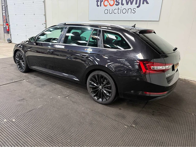 Skoda - superb combi - 2.0 tsi - l & k- personenauto - 2017 - afbeelding 1 van  1