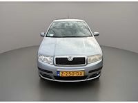 Škoda fabia 1.4-16v elegance | z-250-dx i - afbeelding 17 van  18