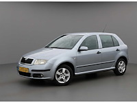 Škoda fabia 1.4-16v elegance | z-250-dx i - afbeelding 1 van  18