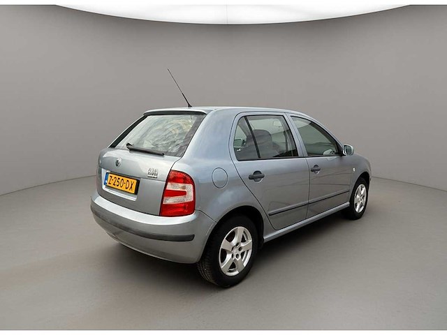 Škoda fabia 1.4-16v elegance | z-250-dx i - afbeelding 2 van  18