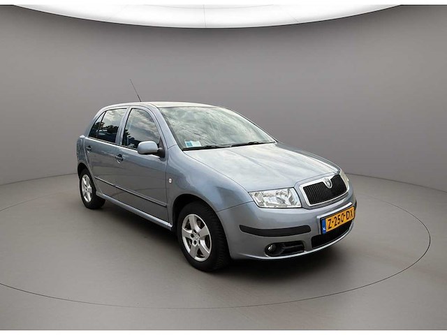 Škoda fabia 1.4-16v elegance | z-250-dx i - afbeelding 5 van  18