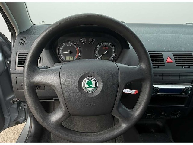 Škoda fabia 1.4-16v elegance | z-250-dx i - afbeelding 8 van  18