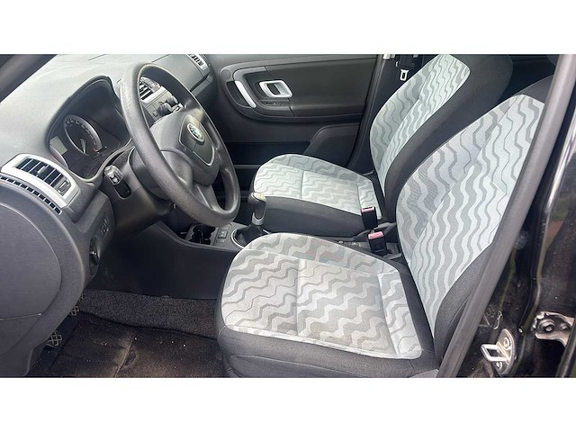 Skoda fabia combi 1.2-12v go 2010 | n-341-dt i - afbeelding 8 van  13