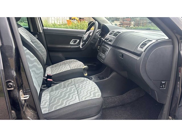 Skoda fabia combi 1.2-12v go 2010 | n-341-dt i - afbeelding 12 van  13
