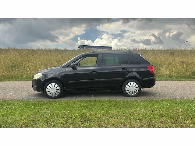 Skoda fabia combi 1.2-12v go 2010 | n-341-dt i - afbeelding 9 van  13