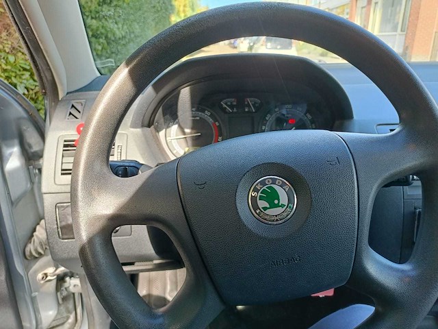 Skoda fabia combi 1.4-16v ambiente , 73-rh-sr - afbeelding 9 van  17