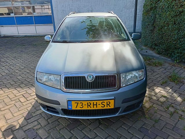 Skoda fabia combi 1.4-16v ambiente , 73-rh-sr - afbeelding 2 van  9