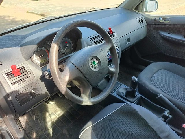 Skoda fabia combi 1.4-16v ambiente , 73-rh-sr - afbeelding 8 van  9