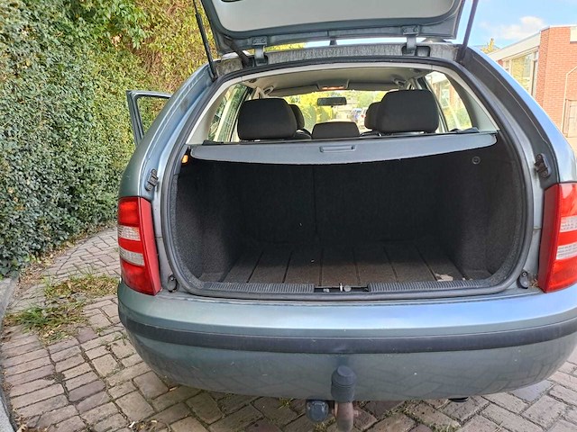 Skoda fabia combi 1.4-16v ambiente , 73-rh-sr - afbeelding 8 van  17