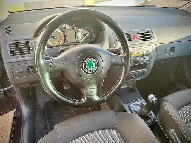 Skoda fabia combi 1.4 16v equipe, 24-rz-td - afbeelding 7 van  8