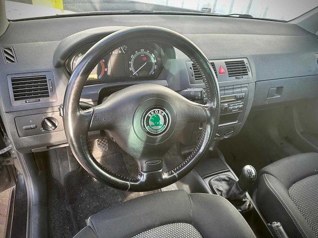 Skoda fabia combi 1.4 16v equipe, 24-rz-td - afbeelding 9 van  13