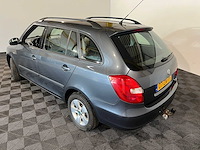 Skoda fabia combi 1.6-16v elegance, 07-zn-ph - afbeelding 2 van  16