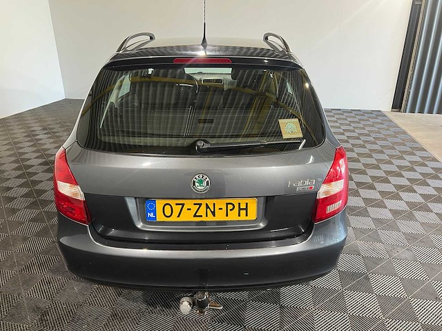 Skoda fabia combi 1.6-16v elegance, 07-zn-ph - afbeelding 3 van  16