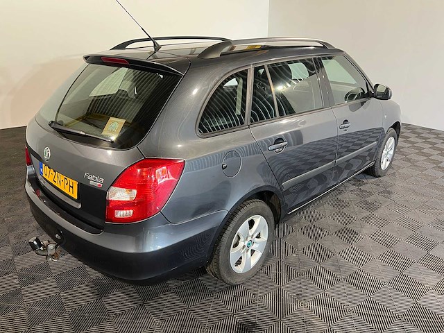 Skoda fabia combi 1.6-16v elegance, 07-zn-ph - afbeelding 4 van  16