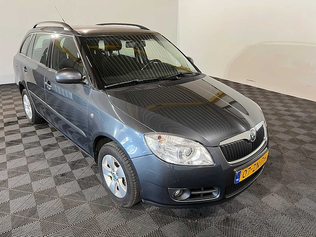 Skoda fabia combi 1.6-16v elegance, 07-zn-ph - afbeelding 7 van  16