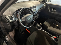 Skoda fabia combi 1.6-16v elegance, 07-zn-ph - afbeelding 8 van  16