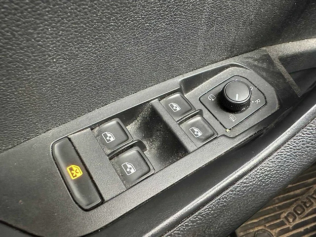 Skoda karoq 1.5 tsi sportl. bus * p-248-kr - afbeelding 16 van  18