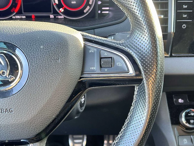 Skoda karoq 1.5 tsi sportline business | g-861-gv - afbeelding 15 van  38