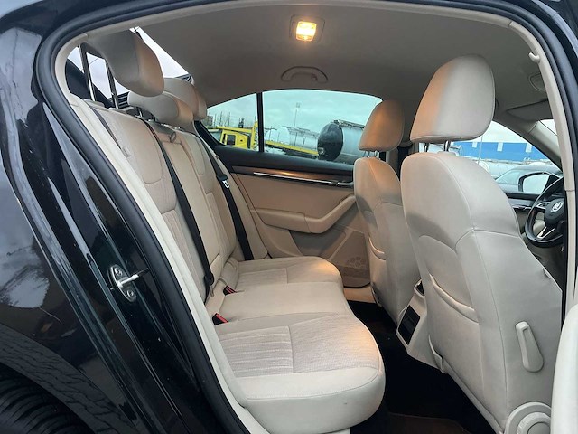 Skoda octavia 1.0 tsi greentech style business 2019 | xt-020-p - afbeelding 10 van  12