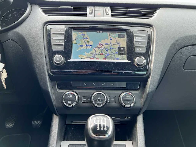 Škoda octavia combi 1.0 tsi greentech ambition business | kg-637-p - afbeelding 18 van  35