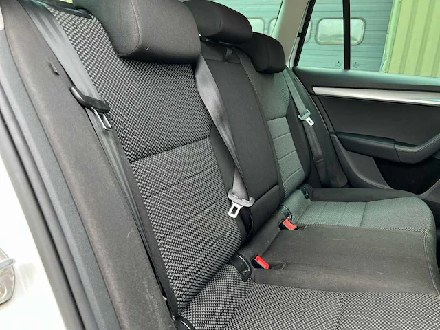 Škoda octavia combi 1.0 tsi greentech ambition business | kg-637-p - afbeelding 25 van  35