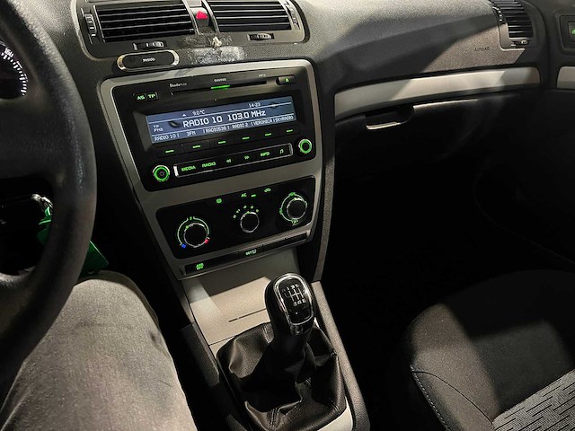 Skoda octavia combi 1.2 tsi ambition, 87-txb-7 - afbeelding 3 van  13