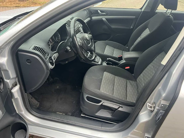Skoda octavia combi 1.2 tsi ambition bns clima * , 40-zhg-9 - afbeelding 11 van  23