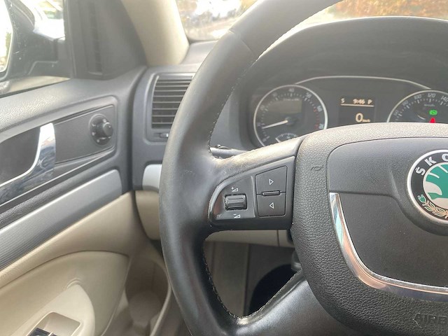 Skoda octavia combi 1.2 tsi elegance business 2010 | 44-lpg-5 - afbeelding 10 van  31