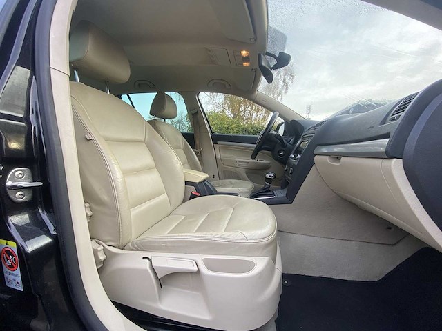 Skoda octavia combi 1.2 tsi elegance business 2010 | 44-lpg-5 - afbeelding 24 van  31