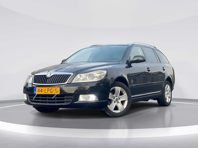 Skoda octavia combi 1.2 tsi elegance business 2010 | 44-lpg-5 - afbeelding 1 van  31