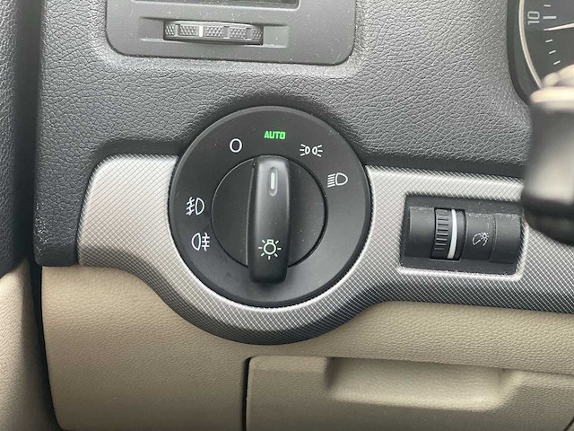 Skoda octavia combi 1.2 tsi elegance business 2010 | 44-lpg-5 - afbeelding 30 van  31