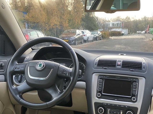 Skoda octavia combi 1.2 tsi elegance business 2010 | 44-lpg-5 - afbeelding 22 van  31