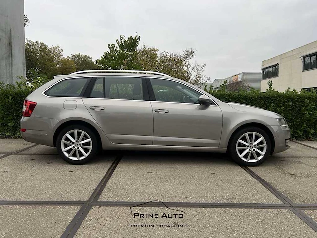 Škoda octavia combi 1.2 tsi greentech elegance businessline | 2-str-31 - afbeelding 7 van  40