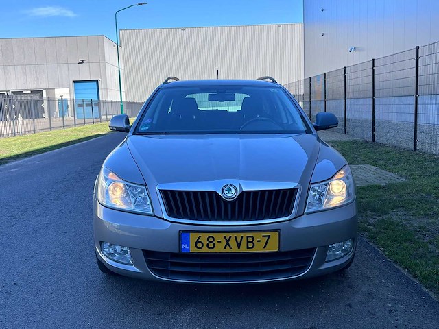 Skoda octavia combi 1.2 tsi tour business line 2012 - afbeelding 2 van  10