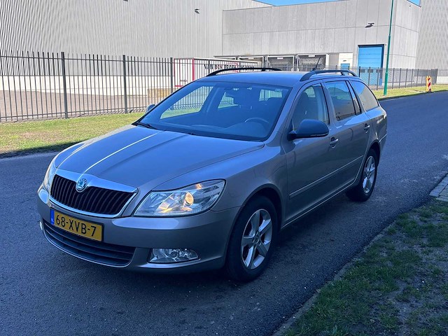 Skoda octavia combi 1.2 tsi tour business line 2012 - afbeelding 1 van  10