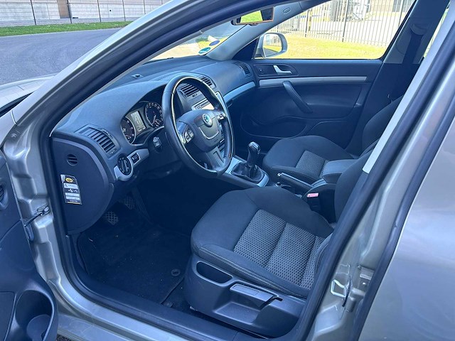 Skoda octavia combi 1.2 tsi tour business line 2012 - afbeelding 6 van  10