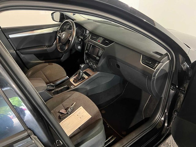 Skoda octavia combi 1.4 tsi grt amb bns, sf-403-r - afbeelding 19 van  22