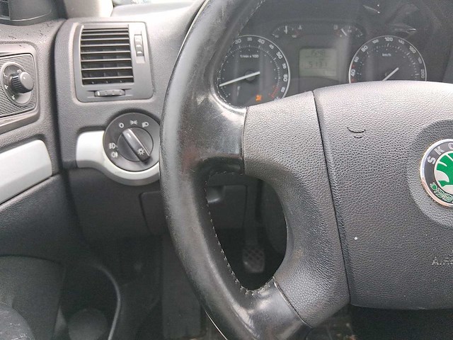 Skoda octavia combi 1.6 ambiente 2006 | 29-st-zb - afbeelding 9 van  28