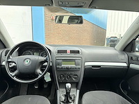 Skoda octavia combi 1.6 ambiente 2006 | 29-st-zb - afbeelding 9 van  15