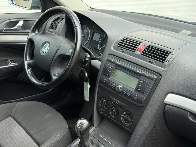 Skoda octavia combi 1.6 ambiente 2006 | 29-st-zb - afbeelding 8 van  26