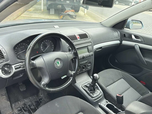 Skoda octavia combi 1.6 ambiente 2006 | 29-st-zb - afbeelding 20 van  26