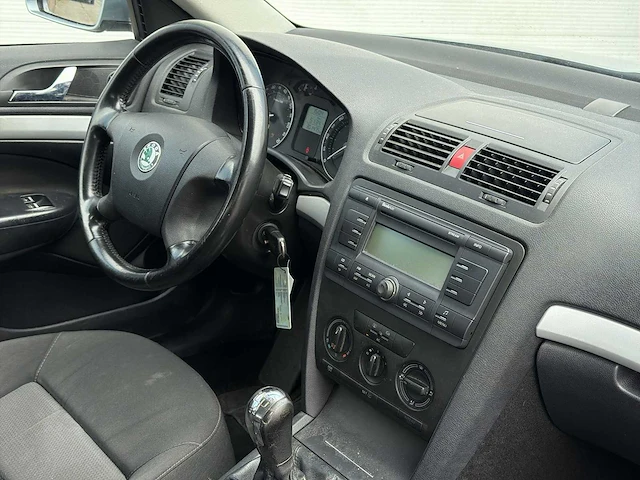 Skoda octavia combi 1.6 ambiente 2006 | 29-st-zb - afbeelding 8 van  26