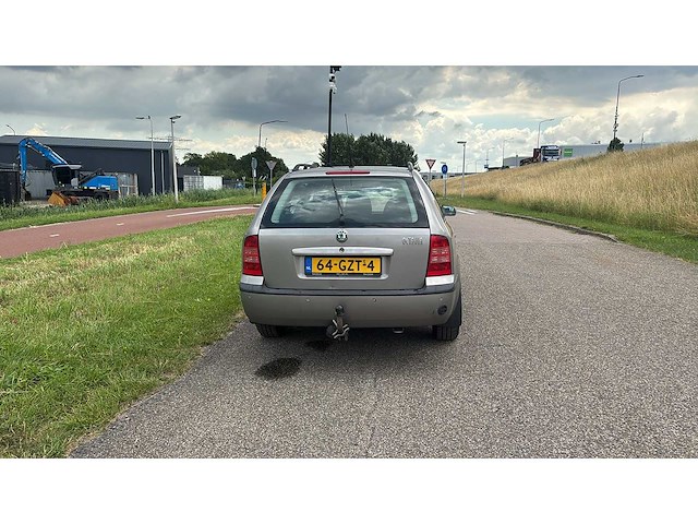 Skoda octavia combi 1.6 démarrage 2008 | 64-gzt-4 i - afbeelding 3 van  13